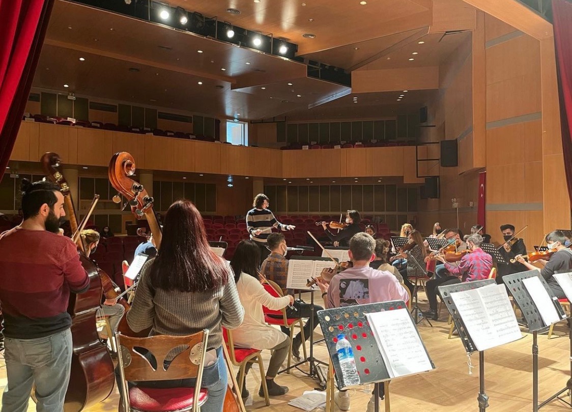 Ceyda Ayanoğlu Conducting