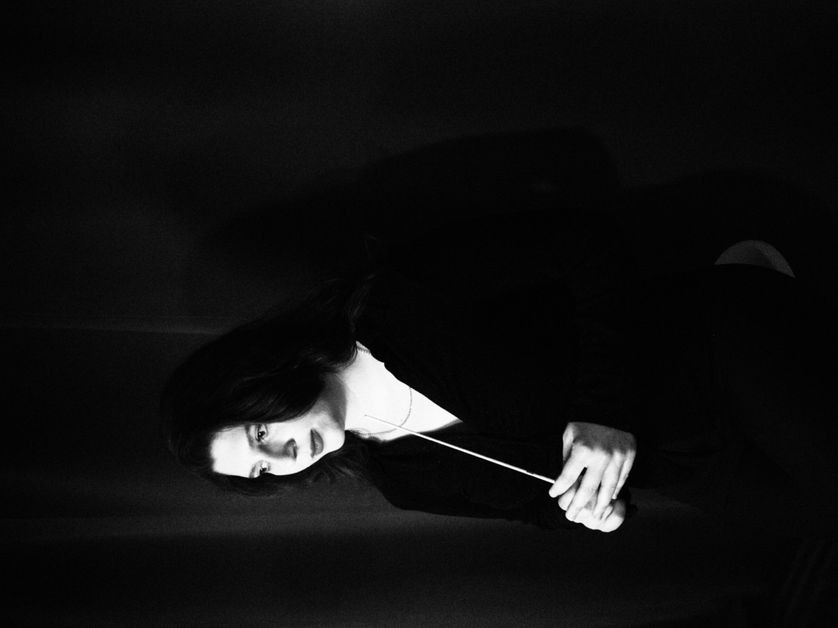 Ceyda Ayanoğlu conducting